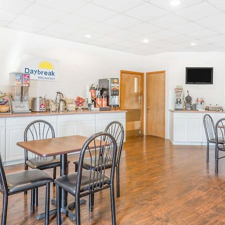 Days Inn By Wyndham St Clairsville St. Clairsville Екстер'єр фото