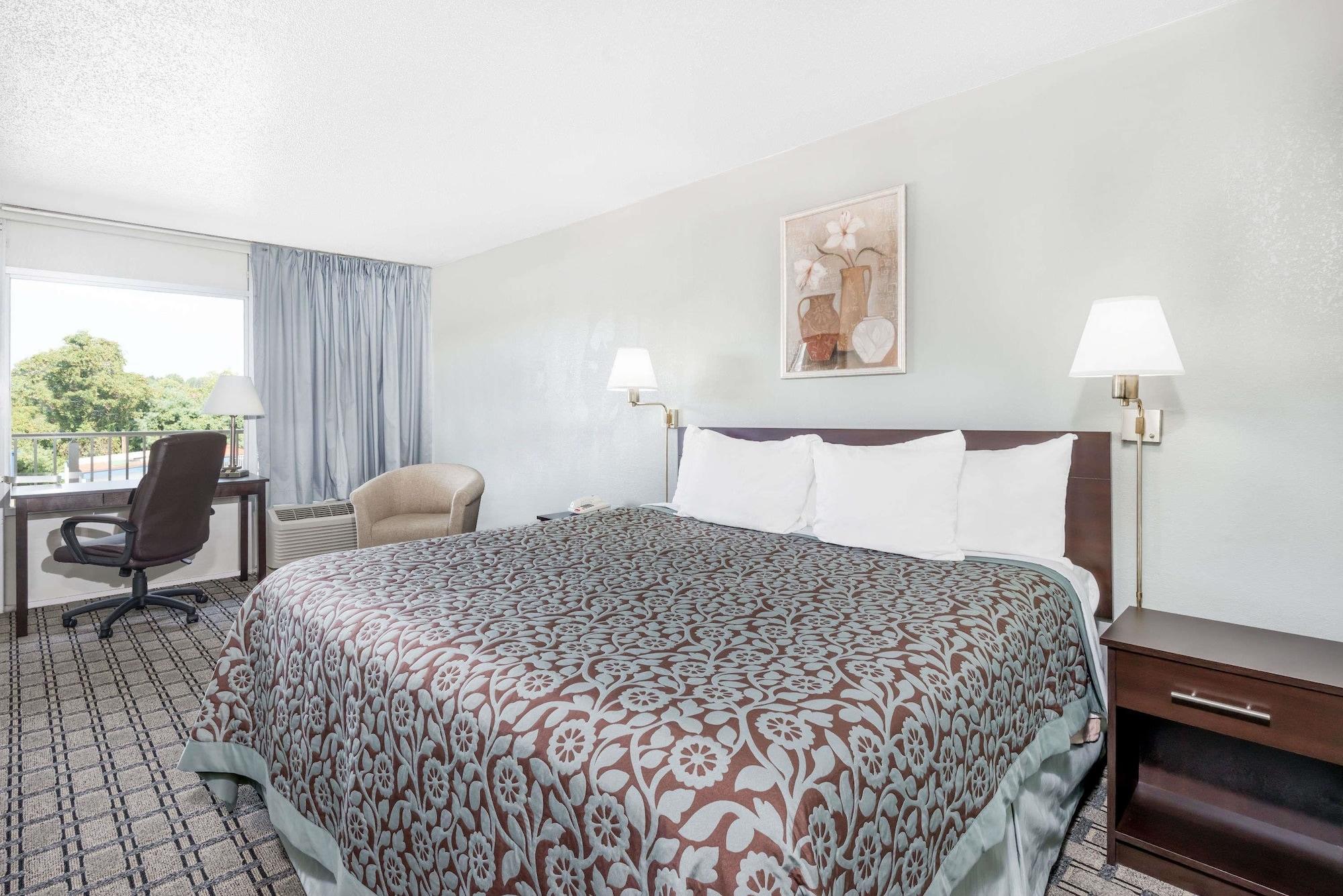 Days Inn By Wyndham St Clairsville St. Clairsville Екстер'єр фото