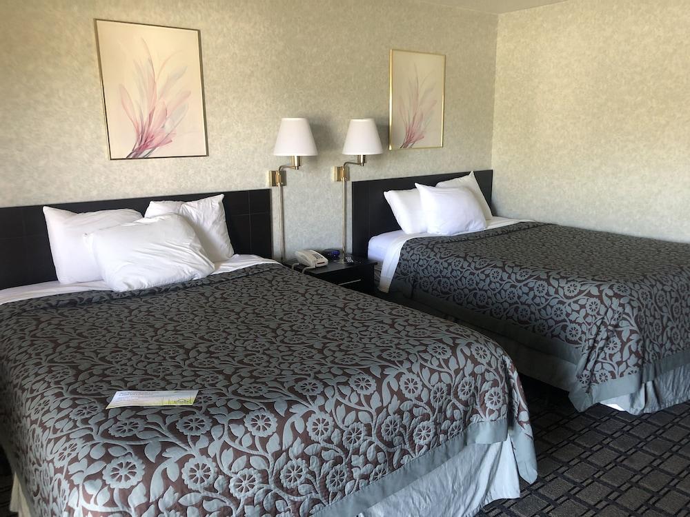 Days Inn By Wyndham St Clairsville St. Clairsville Екстер'єр фото