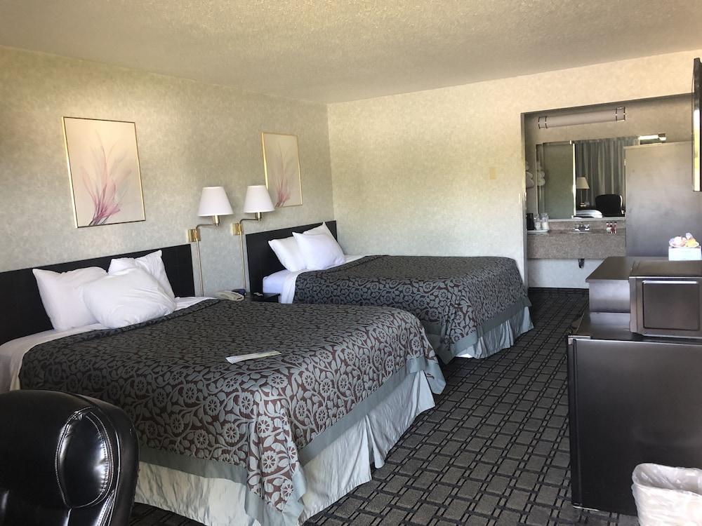 Days Inn By Wyndham St Clairsville St. Clairsville Екстер'єр фото